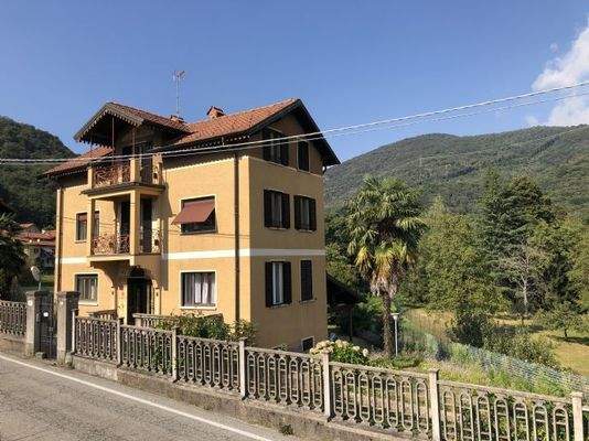 Hauptgebäude: Ansicht von Süden