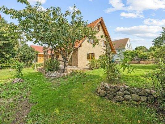 Seitenansicht und Garten