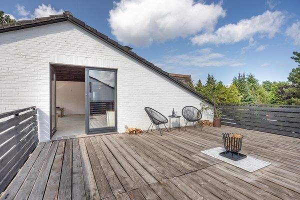 und einer ca. 31m² großen Dachterrasse