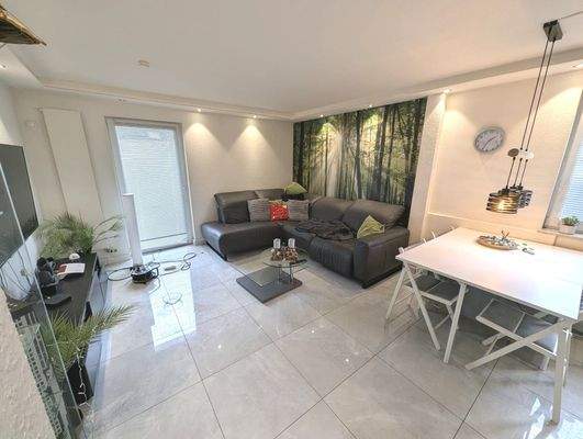 Wohnzimmer mit Essbereich