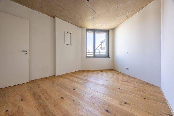 Zimmer mit Blick zum Fenster - HERDERGÄRTEN 1.3.2