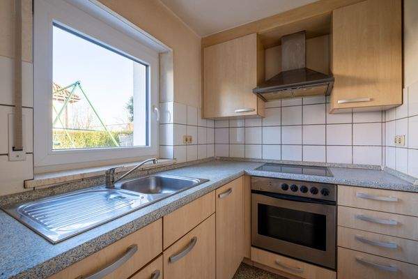 Küche mit Einbauküche