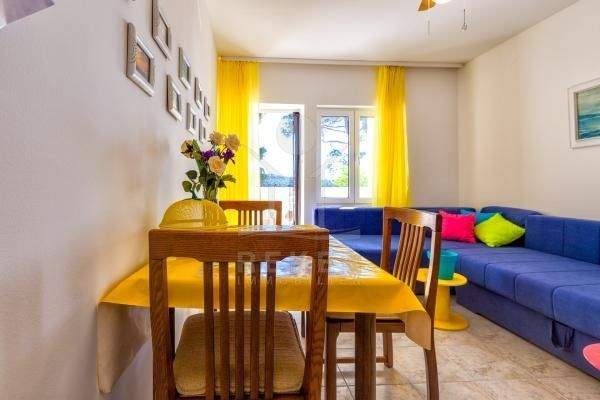 Sechs bezugsfertig möblierte Apartements