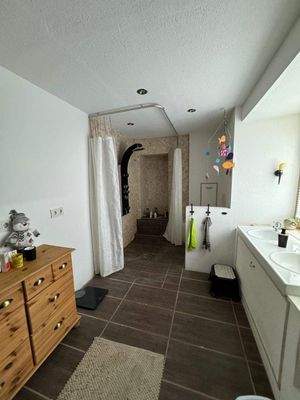 Badezimmer EG mit Dusche