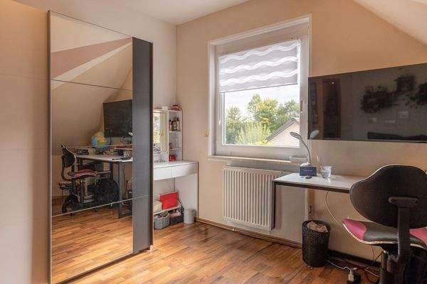 Modernes Familienhaus mit Traumgarten und Blick ins Grüne