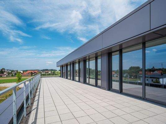 große Terrasse zum Bistro - Cafe