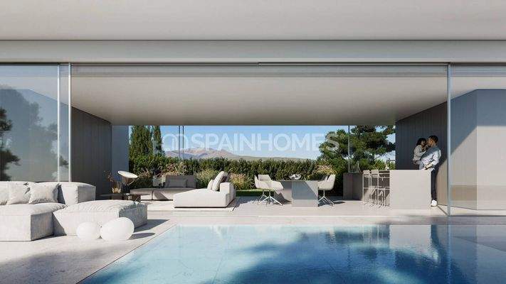Detached Villas Near Golf Courses in Estepona