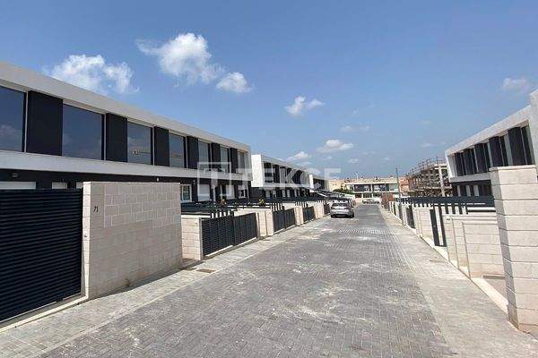 Customizable Houses Close to the Beach in Gran Alacant, Alicante