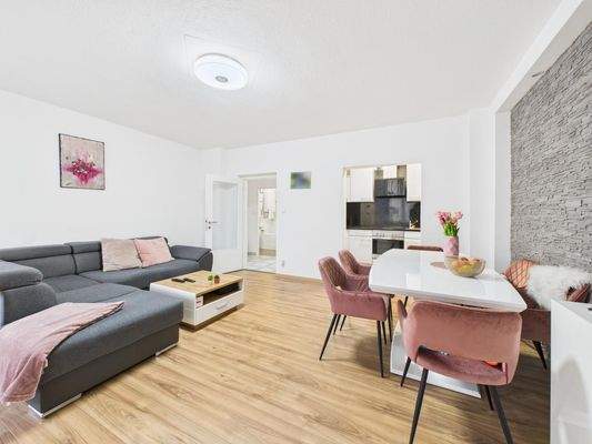 Wohn- und Essbereich 7