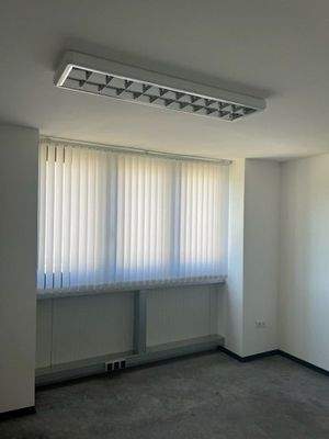 Hallenbau Geschäftsfläche  Lager gross 6.jpg