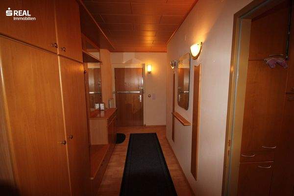 Vorzimmer mit Eingangstür