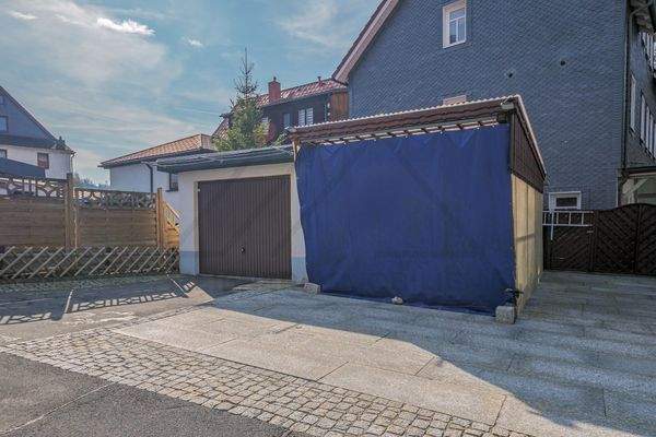 Garage &amp; Carport