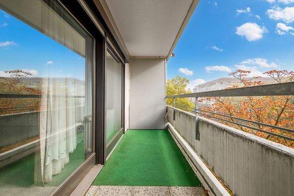 großer Balkon (Ausrichtung Südosten)