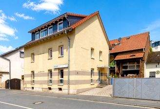 Straßenfront