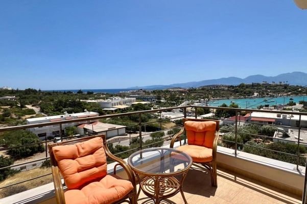 Kreta, Agios Nikolaos: Modernes Apartment mit bestem Meerblick zu verkaufen