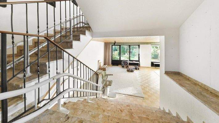 Richtung Wohnzimmer mit Lift