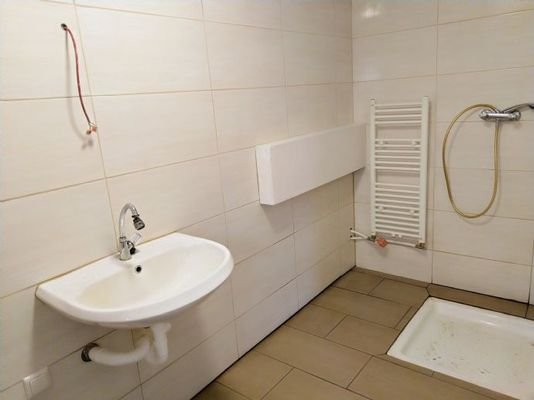 neues Duschbad im UG