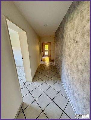 KG Wohnung Souterrain  Flur