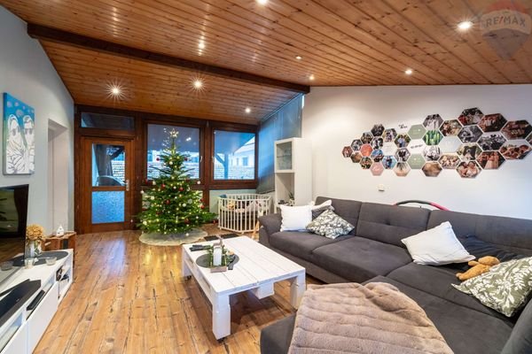 Haus vorne WZ OG 