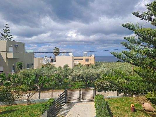 Große Villa mit offenem Meerblick und vier Mietwohnungen