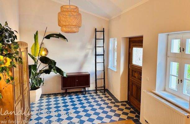 Vorraum mit Tür auf die Terrasse.jpg