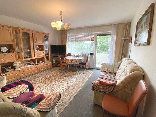 ... mit Ausgang zum Süd-Balkon ...