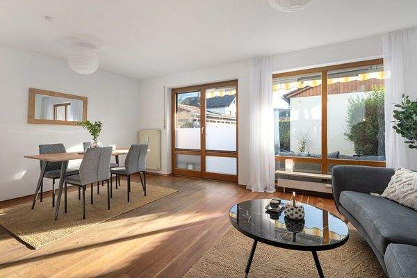 Lichtdurchfluteter Wohn-Essbereich