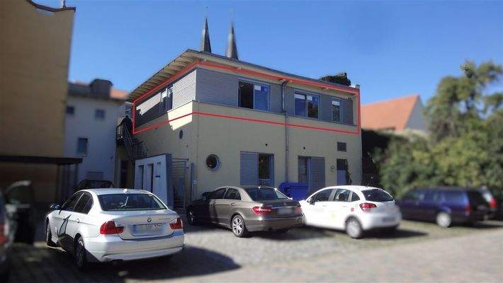 Ansicht Parkplatzseite markiert