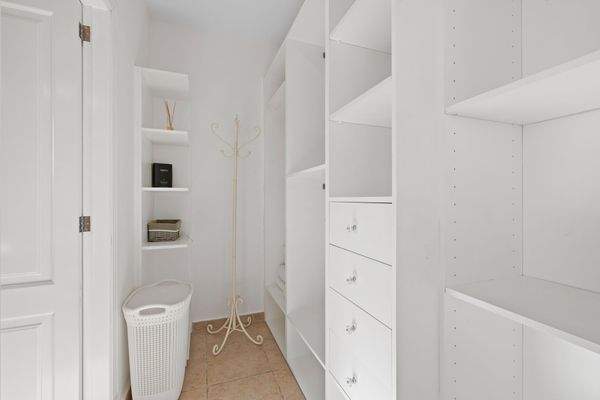 Begehbarer Kleiderschrank