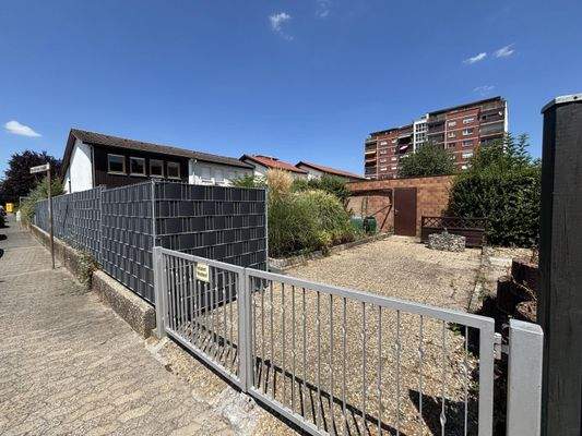 Stellplatz und Zugang Garage