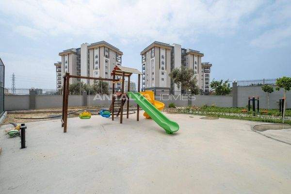 Ready to Move Luxury Apartments in a Complex in Avsallar