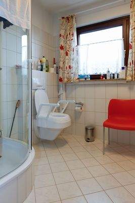 Barrierefreies Bad mit Fenster 1.OG