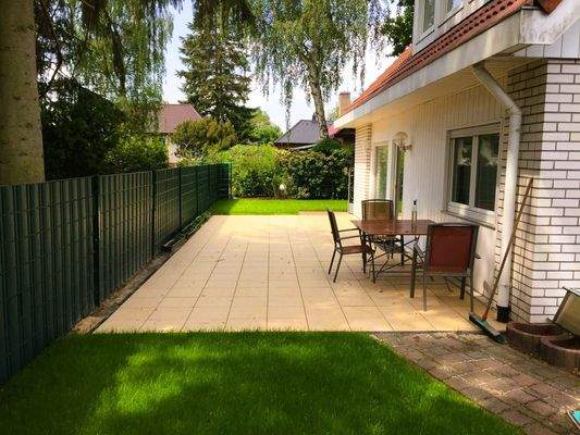 Haus und die Terrasse