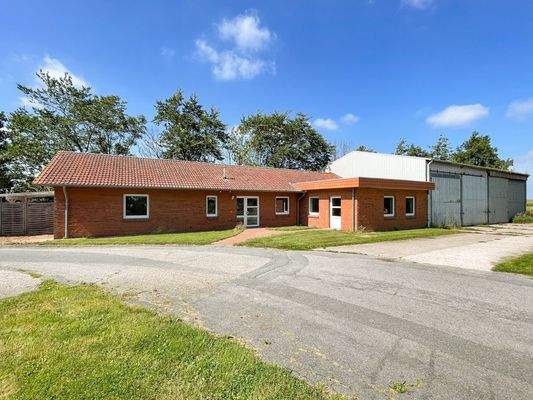 Altenteil mit Scheunen