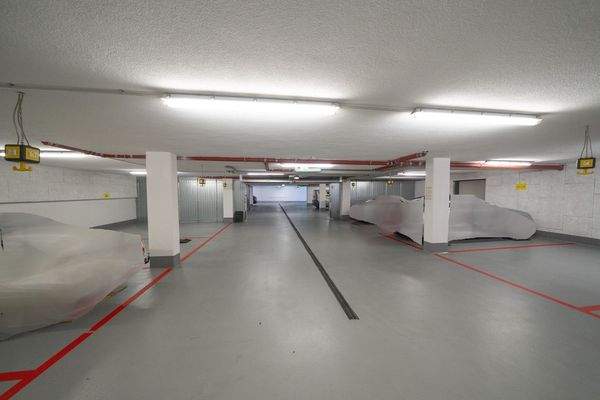 Tiefgarage für 18 Pkw und Fahrräder