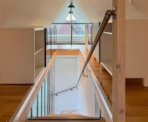 Spitzboden mit Fenster (2)