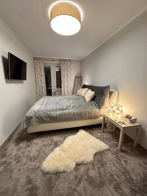 Elternschlafzimmer mit Balkonzugang