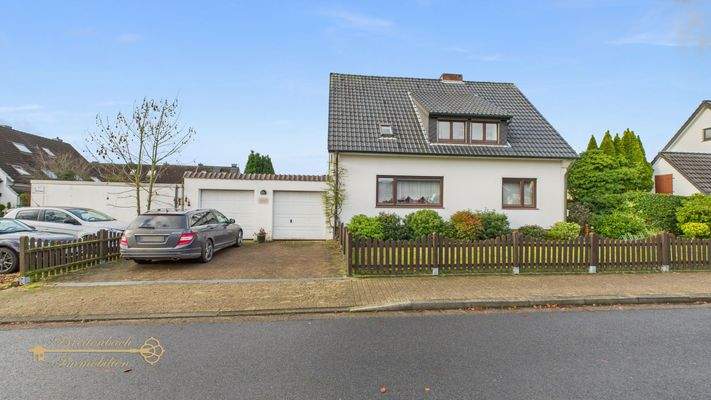 Außenansicht Garagen