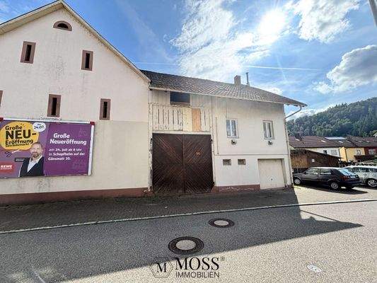 über der Garage sind 2 Wohnungen