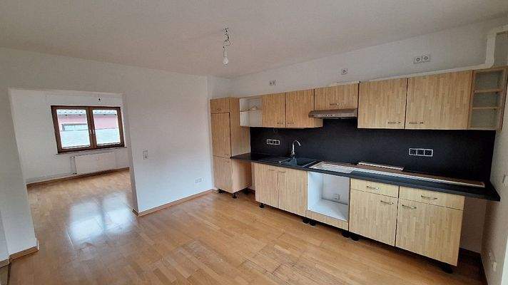 Küche mit Blick zum Wohnzimmer