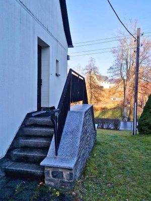 Hauseingang mit Blick zum Schloß