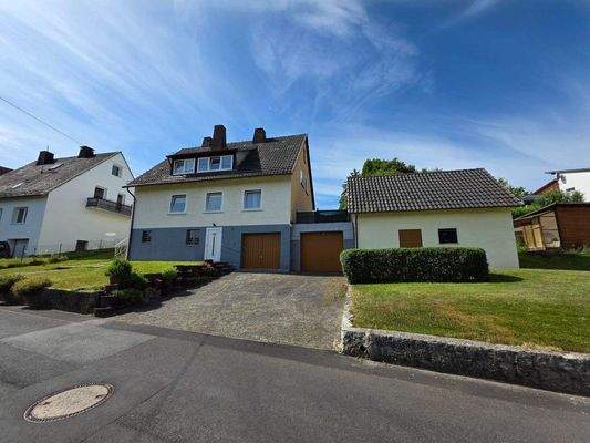 Hausansicht Straßenseite.jpg