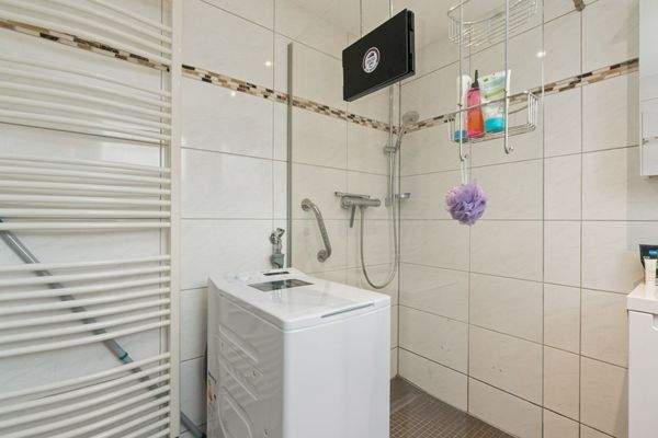 ... mit bodengleicher Dusche