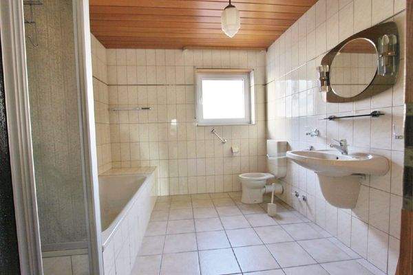 EG TGL-Bad Wanne + Dusche