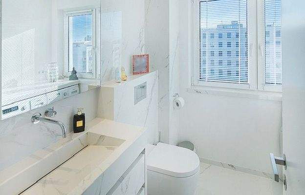 Hauswirtschaftsraum mit Dusche und WC