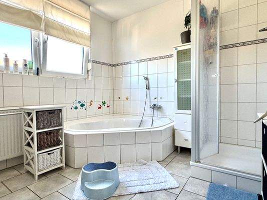 Eckbadewanne & Dusche