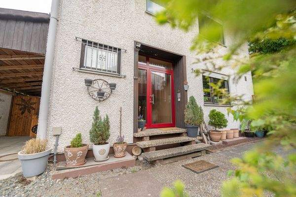 Neuwertige Eingangstüre