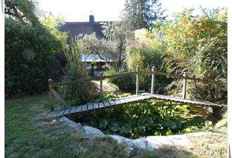 Gartenteich und Ansicht