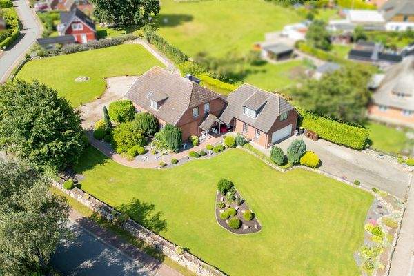 gesamtes Grundstück