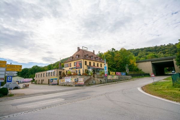 Direkt an der A 9